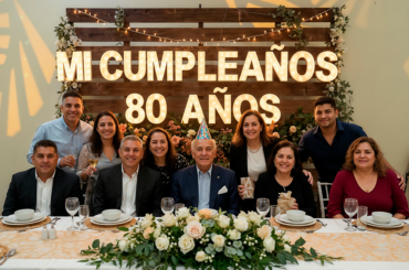 Un festejo de 80 años lleno de vida en el Salón Diamante